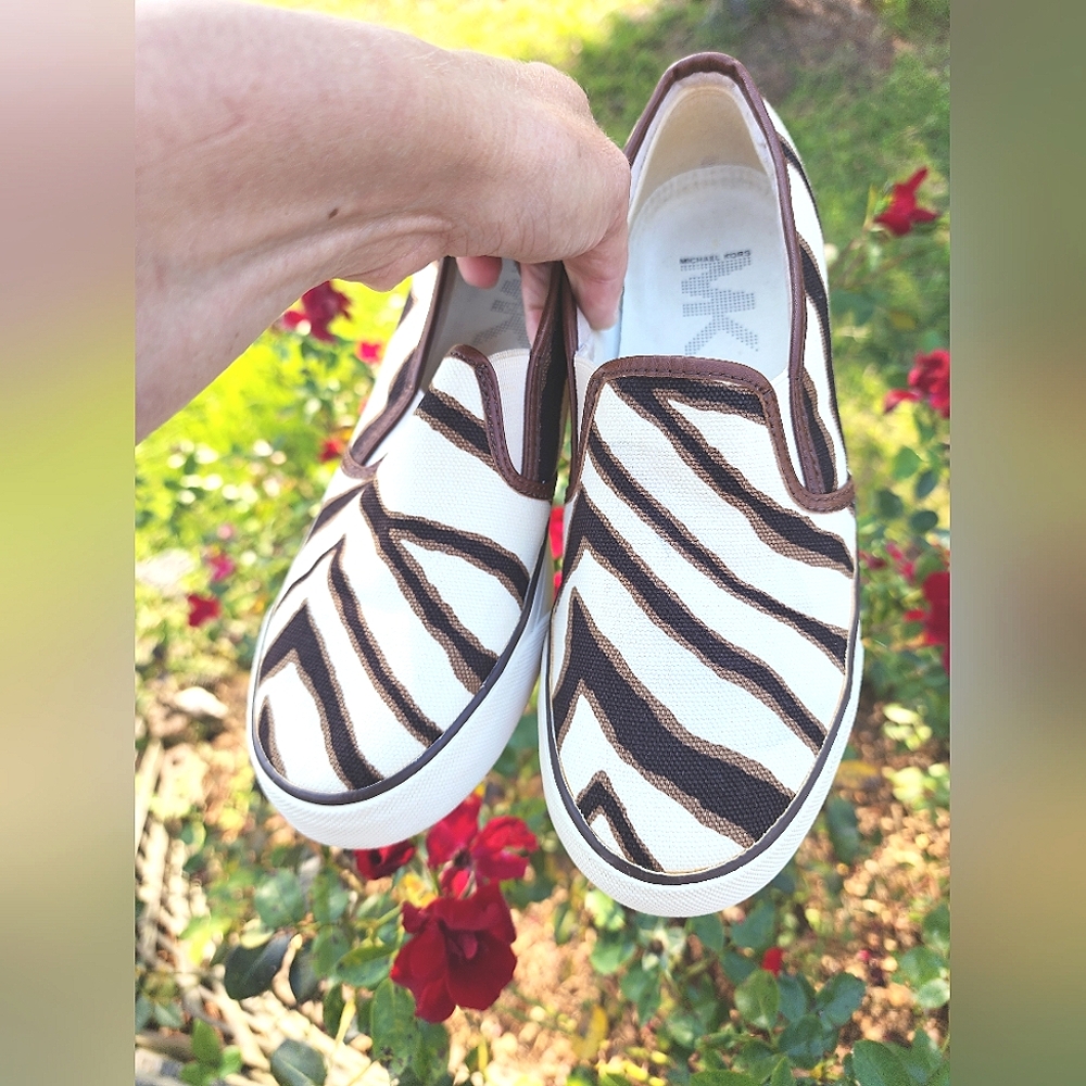 Michael Kors animal Print Slip-On Sneakers Women's sz 8 Shoes Comfy Fall Winter